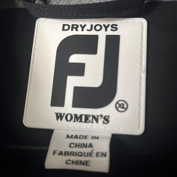 Women’s FootJoy Dry Joy Water Proof Jacket! Size XL. Zipper sized pockets. - Picture 2 of 6